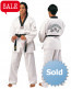 Matsuru 01242 Taekwondopak V-hals zwart geborduurd
